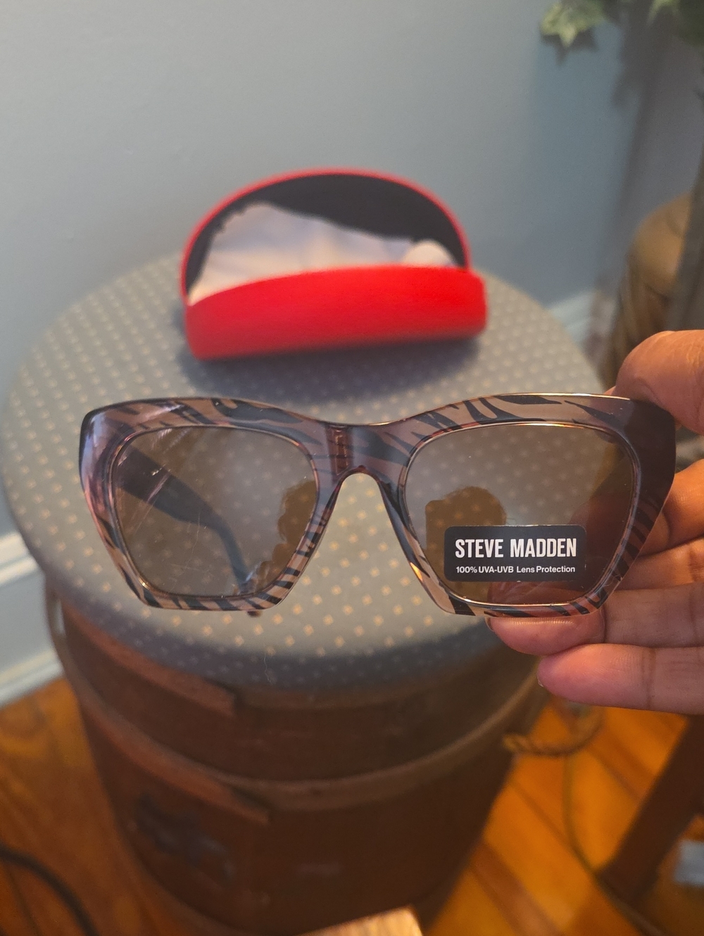 STEVE MADDEN TIGER STRIPED GLASSES WITH RED CASE NWT - Picture 2 of 12